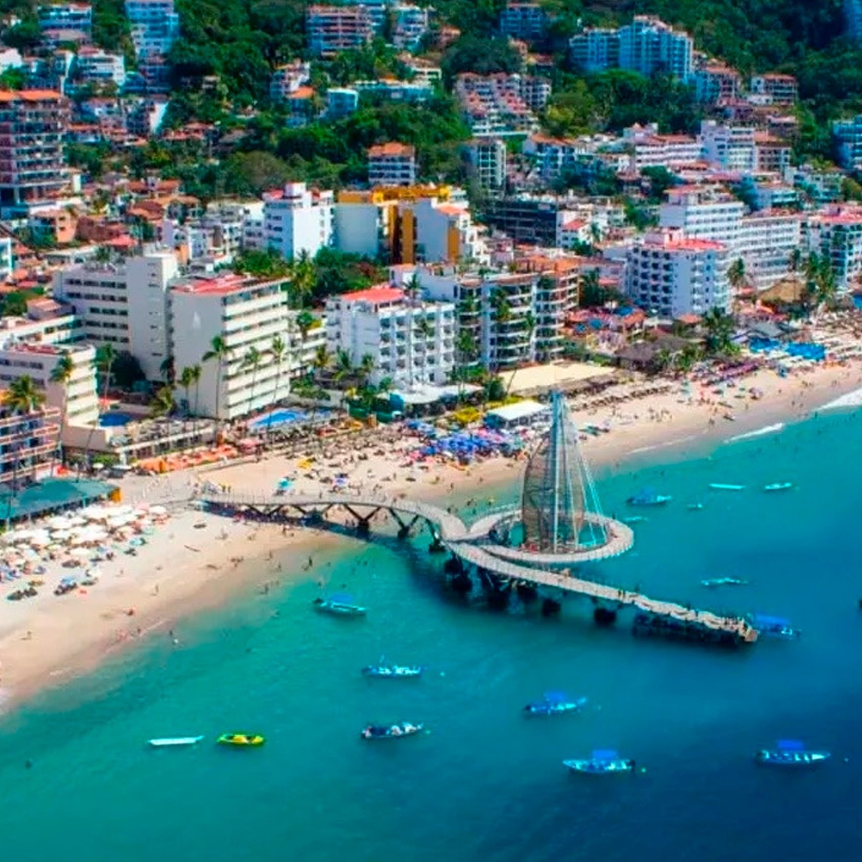 Hotel Park Royal: Club Regina Puerto Vallarta, vistas panorámicas de la playa y la ciudad.