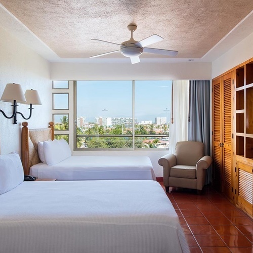 Habitación doble con vista a Puerto Vallarta en Park Royal: Club Regina.