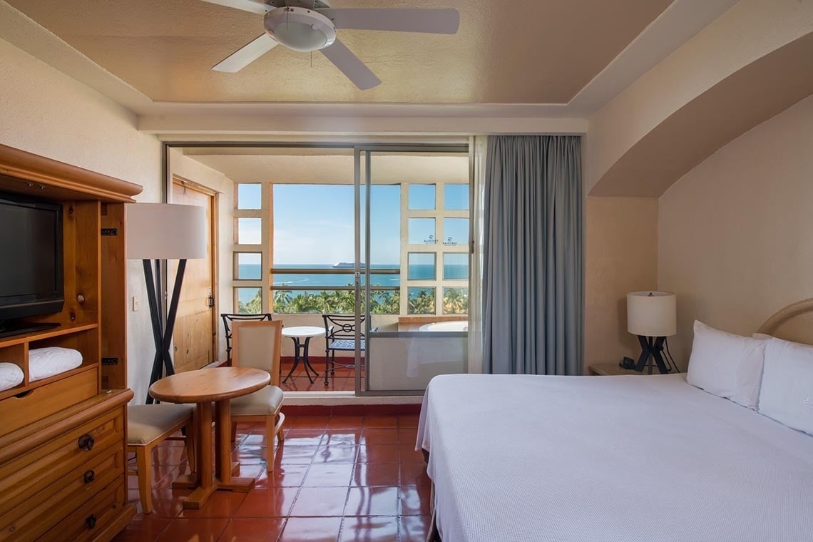 Habitación de hotel con vista al mar en Park Royal: Club Regina Puerto Vallarta.