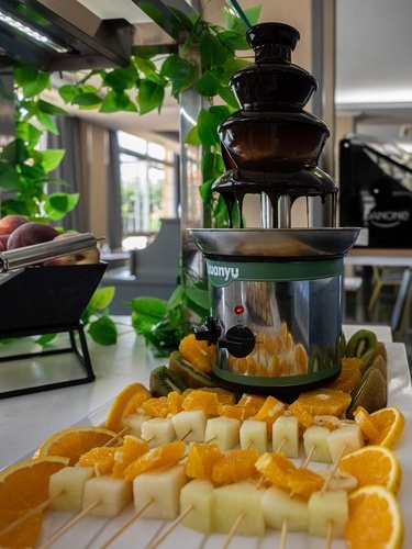 Chocolate fountain and fresh fruit skewers at Hotel Pato Amarillo, 4-star hotel in Punta Umbría.