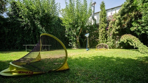 Hotel Pato Amarillo, a 4-star hotel in Punta Umbría: lush backyard with soccer goals and play area.