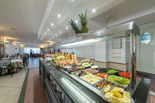 Pato Rojo Hotel in Punta Umbria: Vibrant buffet spread with fresh salads, cold cuts, and a spacious dining area.