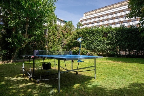 Hotel Pato Amarillo, a 4-star hotel in Punta Umbría, Huelva: garden with ping-pong table & basketball.