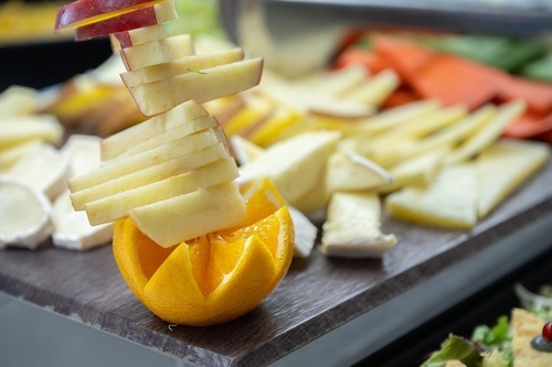Fresh cheese and fruit buffet display at Hotel Pato Amarillo in Punta Umbría, Huelva.