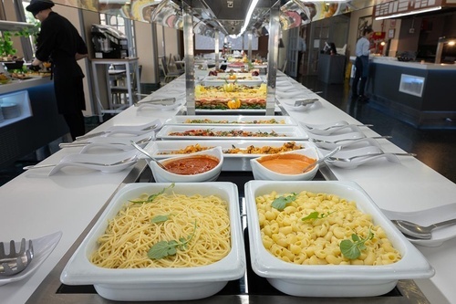Hotel Pato Amarillo's 4-star buffet in Punta Umbría, Huelva, showcases pasta, sauces & hot dishes.
