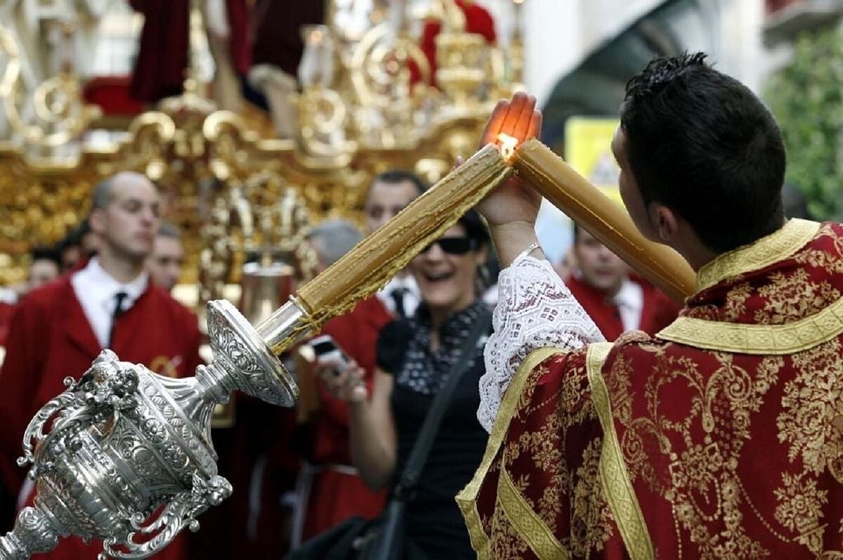 
              La Semana Santa en Huelva: una experiencia de devoción y recogimiento