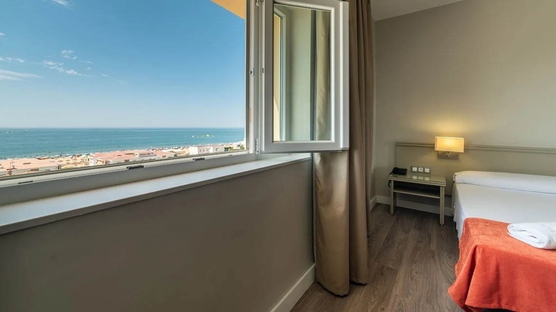 Pato: Corporativa hotel room with stunning sea and beach view.