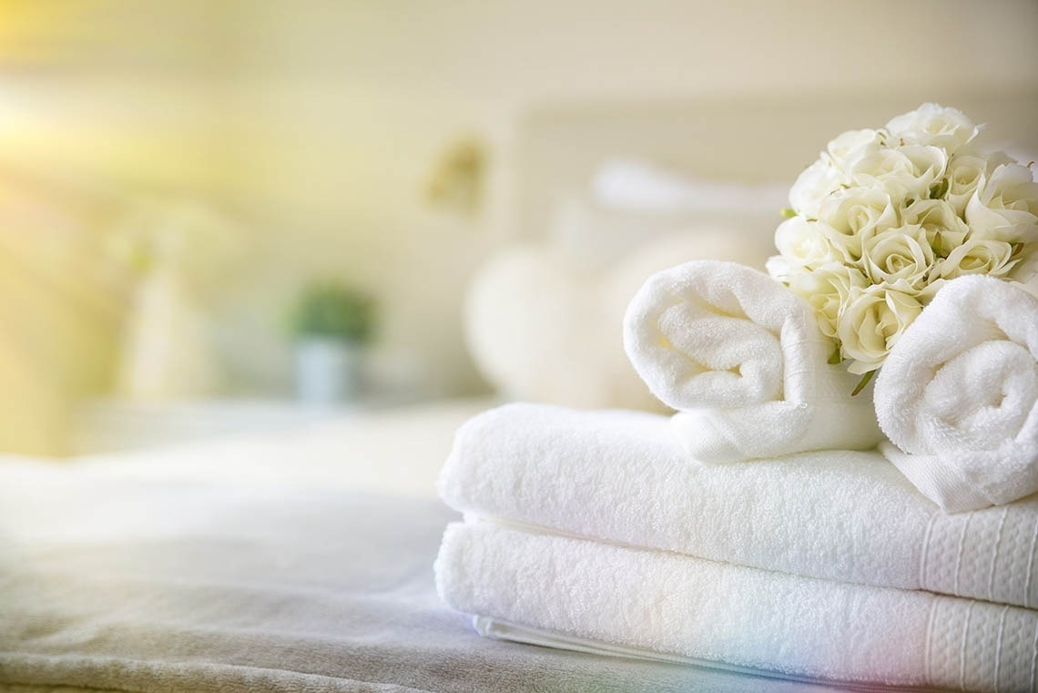 Pato: Corporativa hotel's luxurious white towels & fresh roses