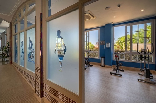 Hotel Pato Amarillo | 4-star hotel in Punta Umbría (Huelva) gym with exercise bikes, elliptical, and sunny windows.