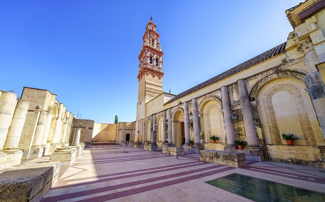 a small courtyard with potted plants and a fountain