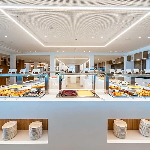 Playa Esperanza Resort: Buffet de postres y desayunos en hotel, con variedad y abundancia.