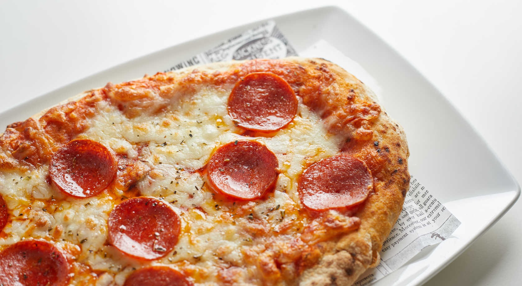 Deliciosa pizza de pepperoni, ideal para un rápido Playa Esperanza Resort en nuestro hotel.