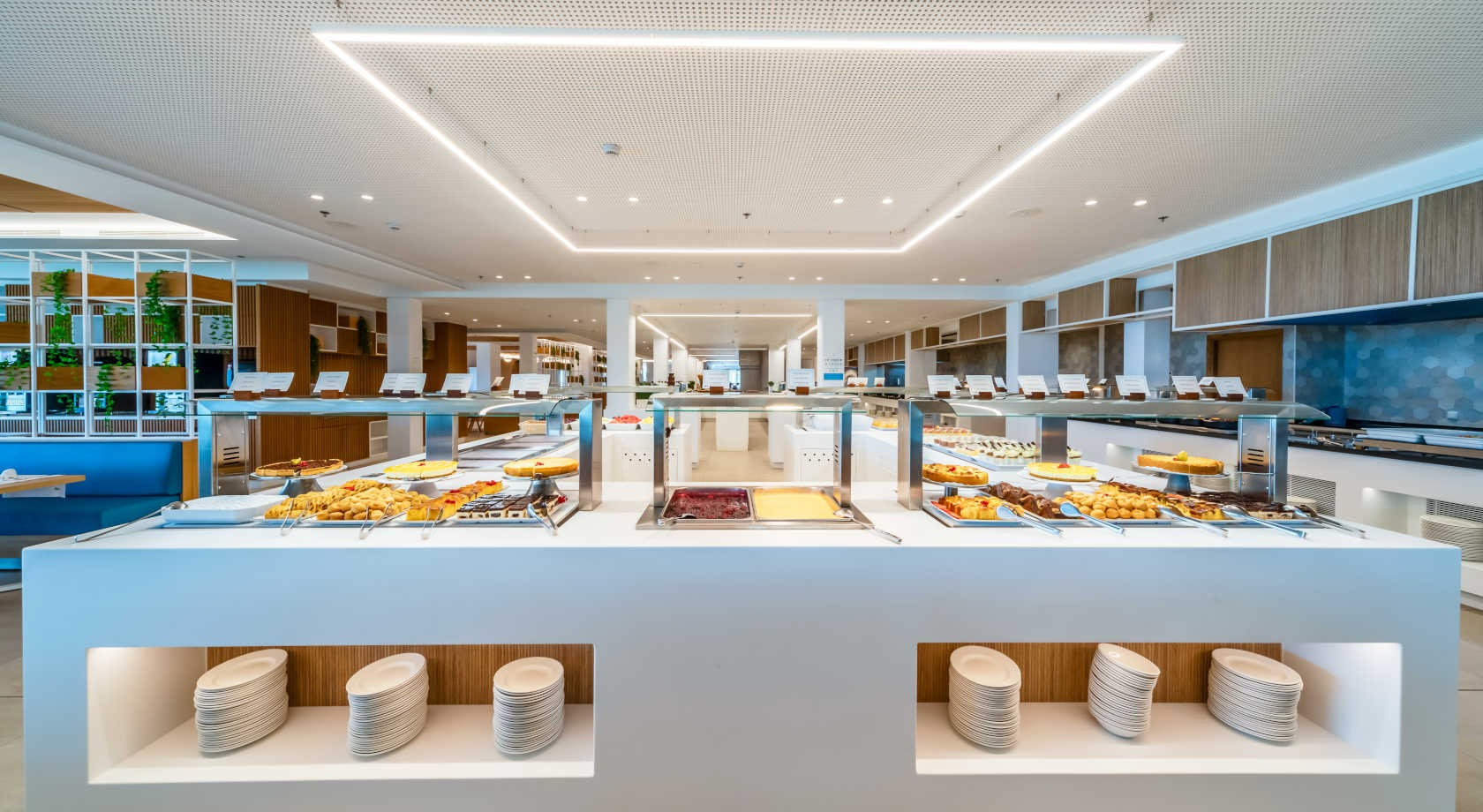 Buffet de postres de hotel, ideal para Playa Esperanza Resort.
