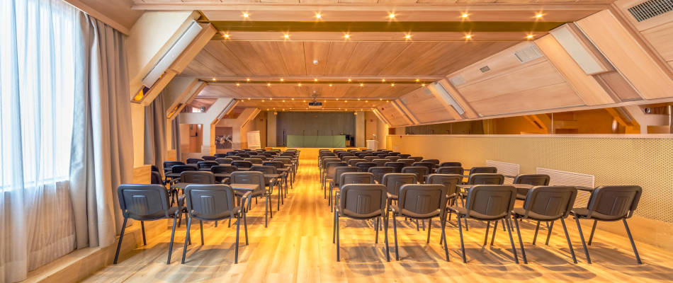 Playa Esperanza Resort: Sala de conferencias con sillas y cortinas.