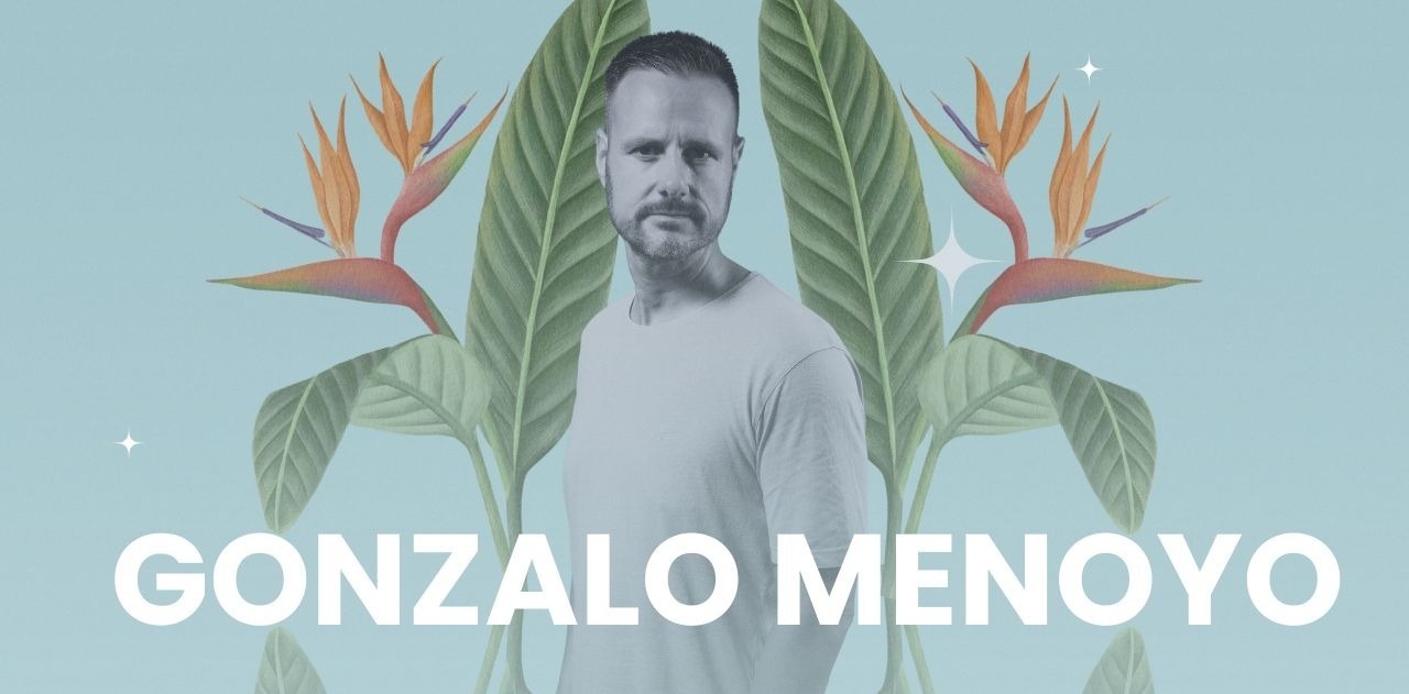 Gonçalo Menoyo em Port Hotels: Corporativa, rodeado por folhagem tropical vibrante.