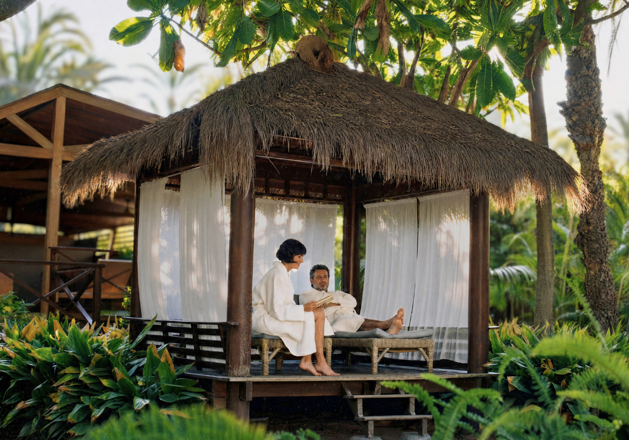 Relájese junto a la piscina. Port Hotels: Corporativa, su oasis de tranquilidad.
