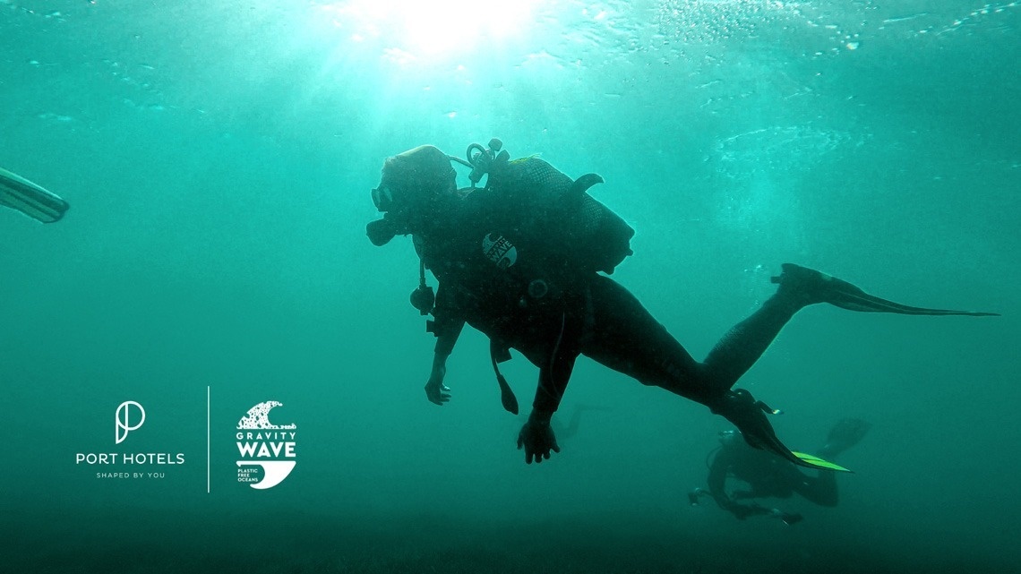 a scuba diver is swimming in the ocean near a logo for a hotel