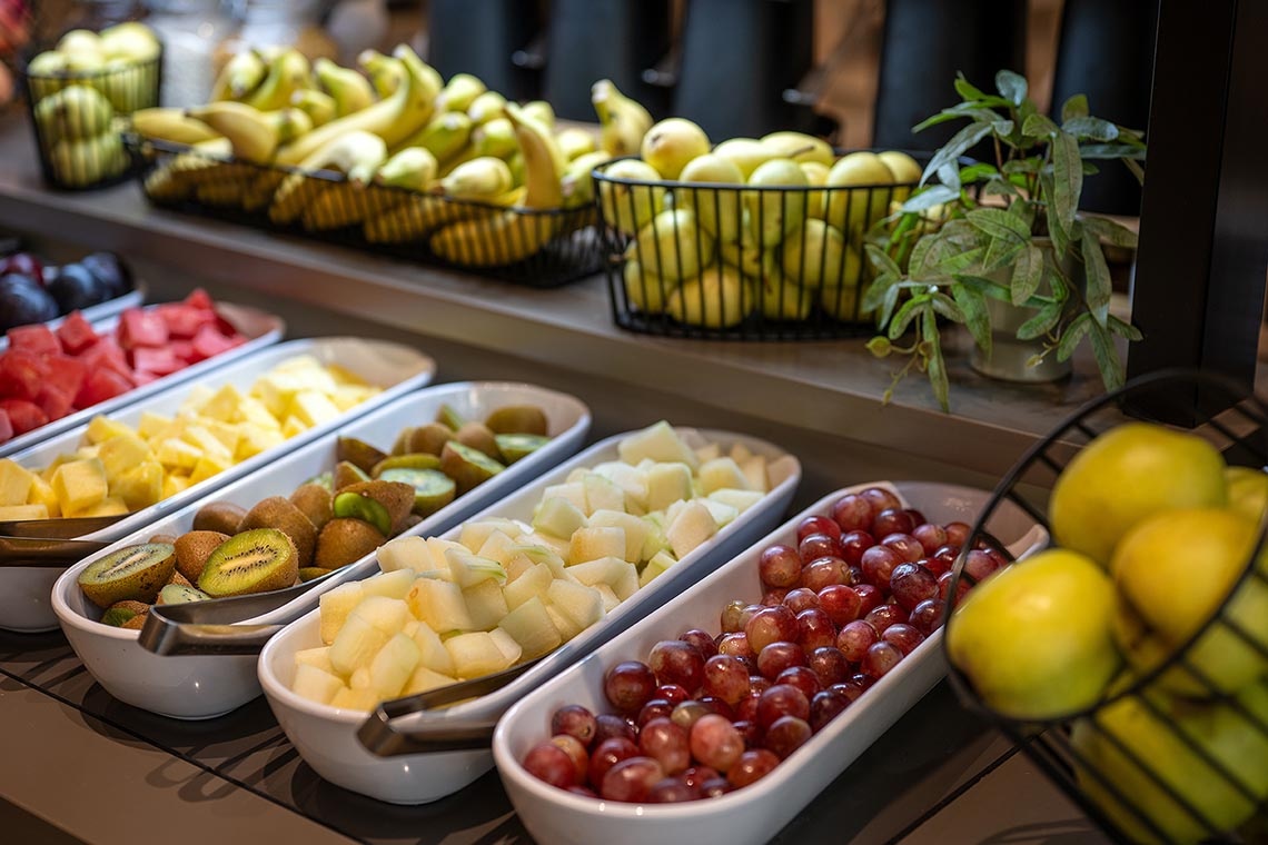Port Hotels: Corporativa - Buffet de fruits frais, idéal pour un petit-déjeuner sain.