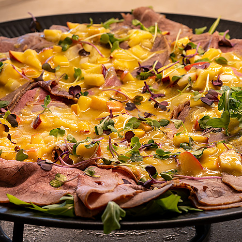 Ensalada de carpaccio de res con fruta y Port Hotels: Corporativa.