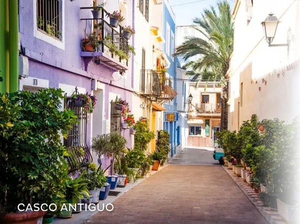 Banos de la Reina: vistas costeras únicas para su estancia en Port Hotels.