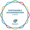 una etiqueta de alojamiento sostenible certificada por bioscore