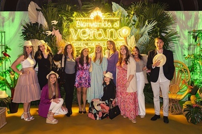a group of people pose in front of a sign that says bienvenido al verano - 