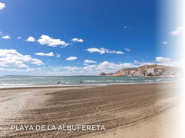 Plage de Malvarrosa. Port Hotels: Corporativa, idéal pour le repos et les événements.