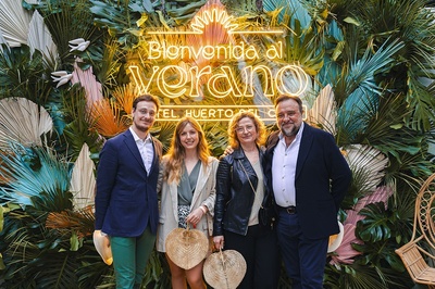a group of people pose in front of a sign that says bienvenido al verano - 
