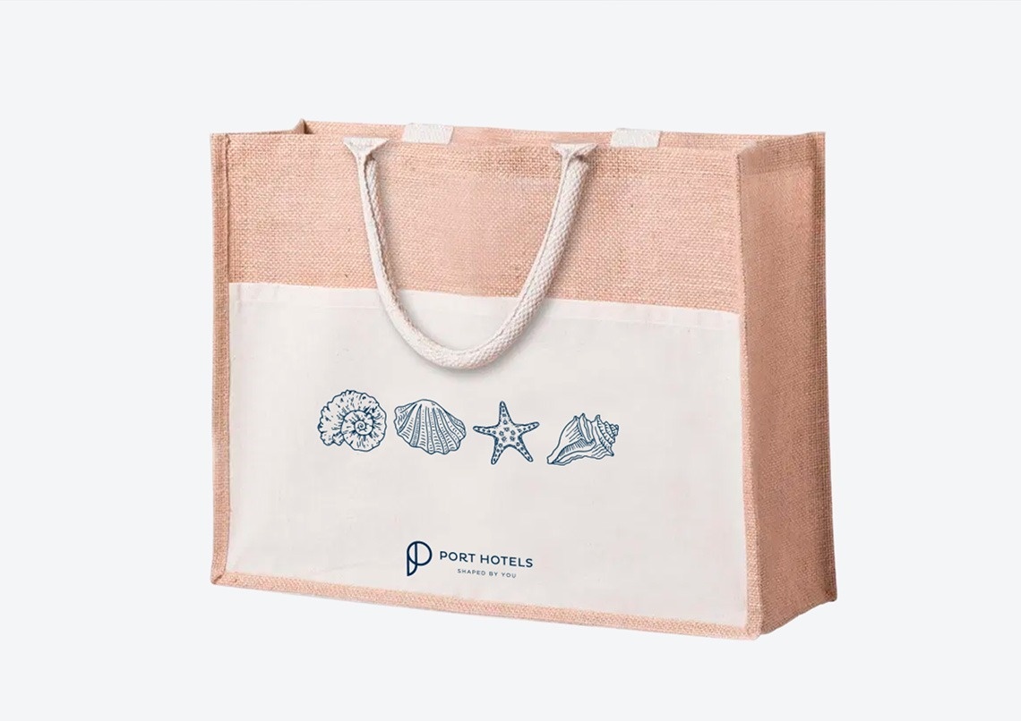 una bolsa de yute con el logotipo de los hoteles port