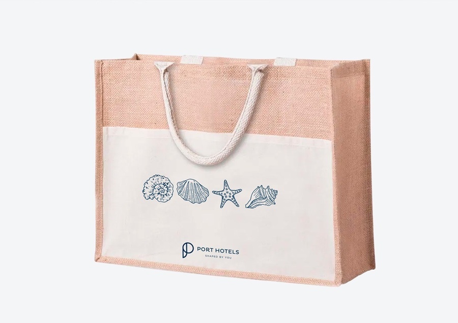 una bolsa de yute con el logotipo de los hoteles port