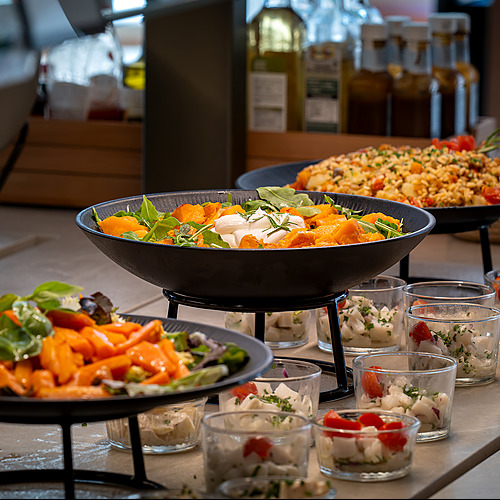 Buffet de ensaladas y arroces en hotel, ideal para tu Port Hotels: Corporativa.