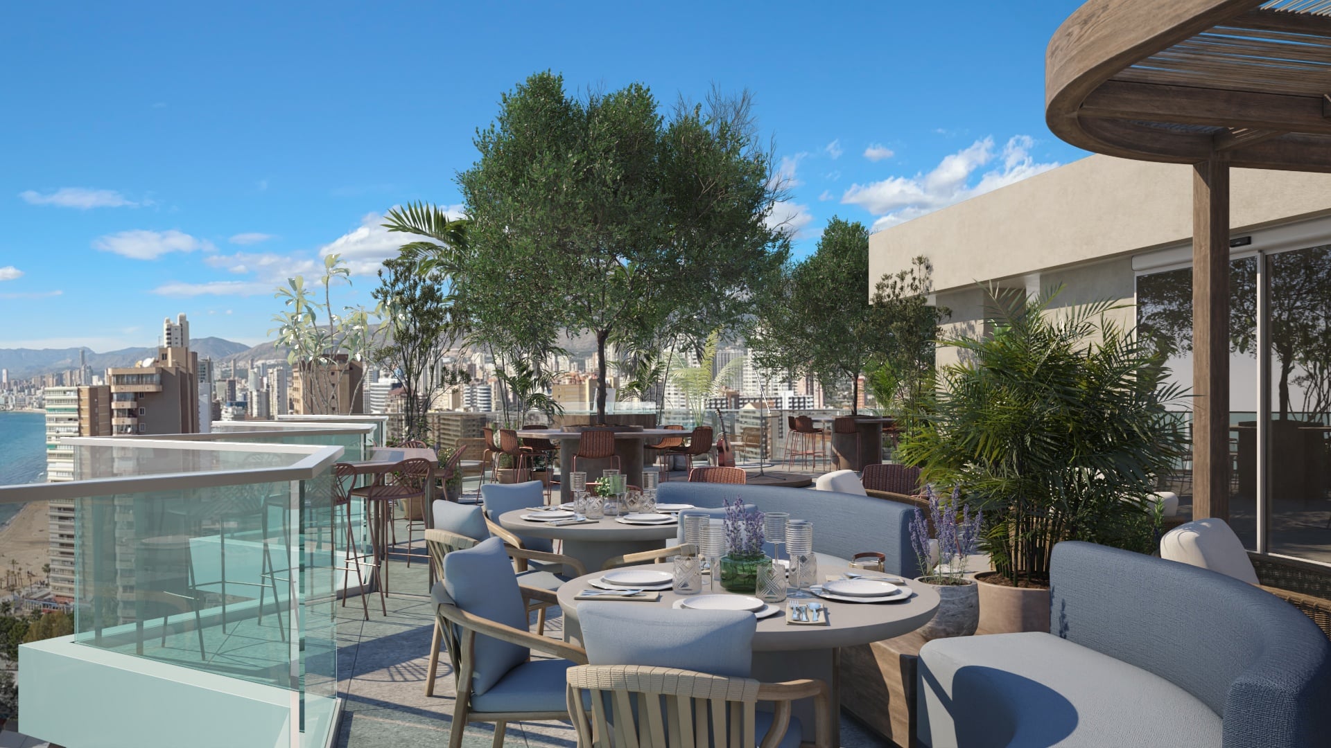 Terraza Port Hotels: Corporativa con vista al mar y mobiliario moderno.