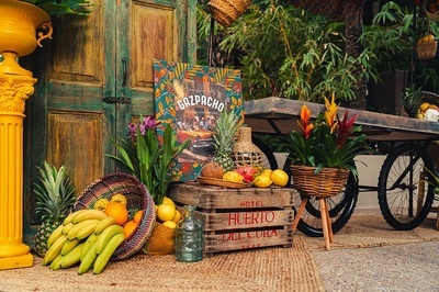 a wooden crate with the word huerto on it - 