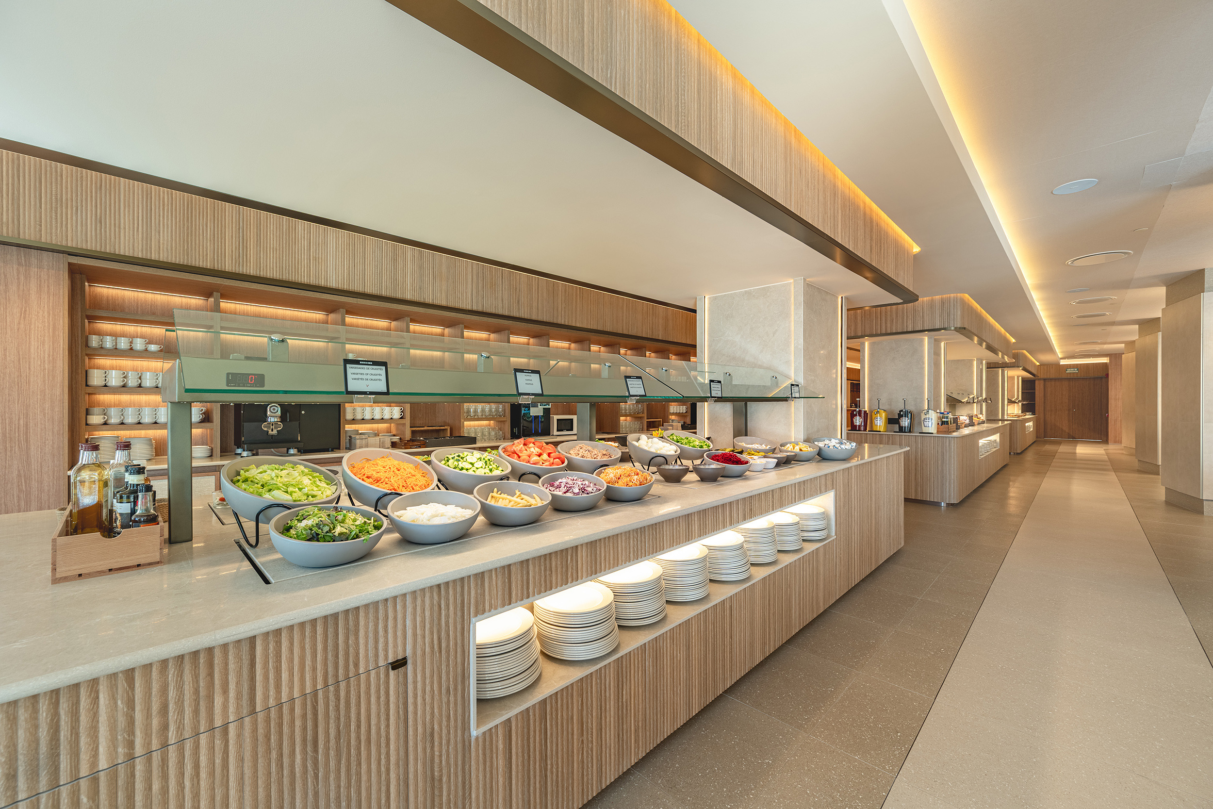 Port Hotels: Corporativa buffet de postres y frutas.