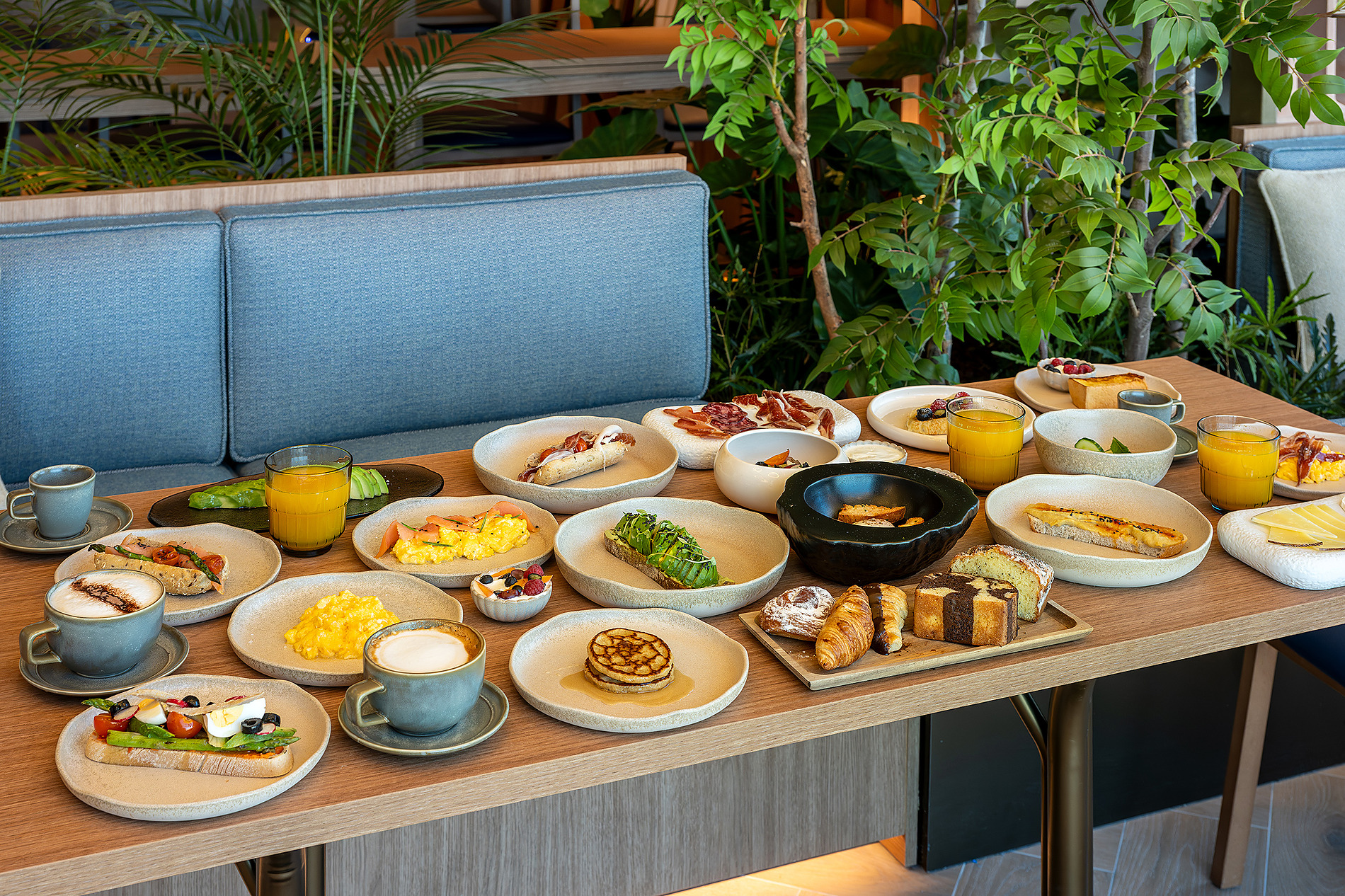 Desayuno buffet en hotel: Port Benidorm Hotel & Spa | Alicante | Port Hotels | Web oficial, café, zumo, cruasanes, bizcocho y tostadas.