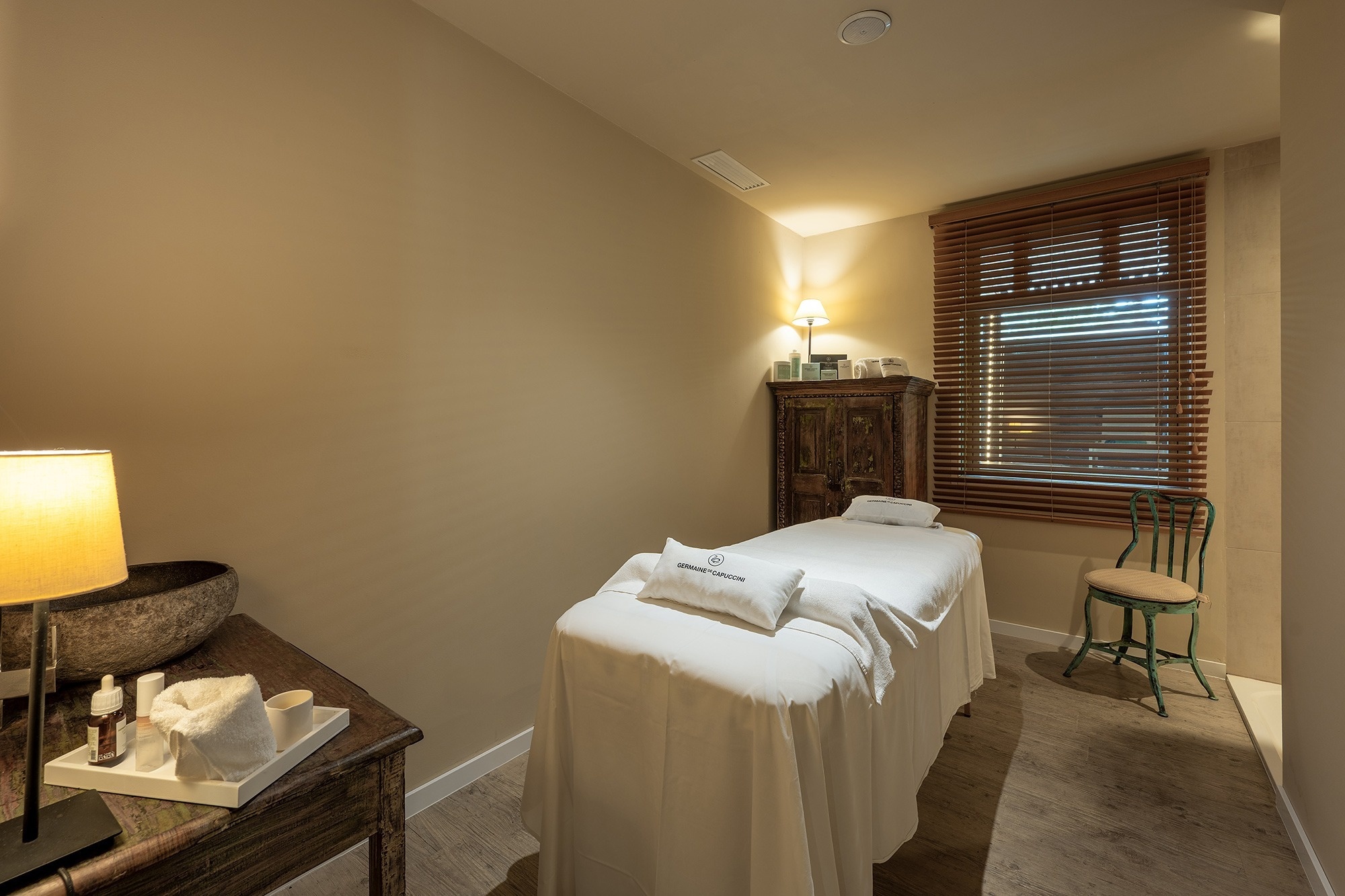 a hot tub is surrounded by lounge chairs under a wooden roof