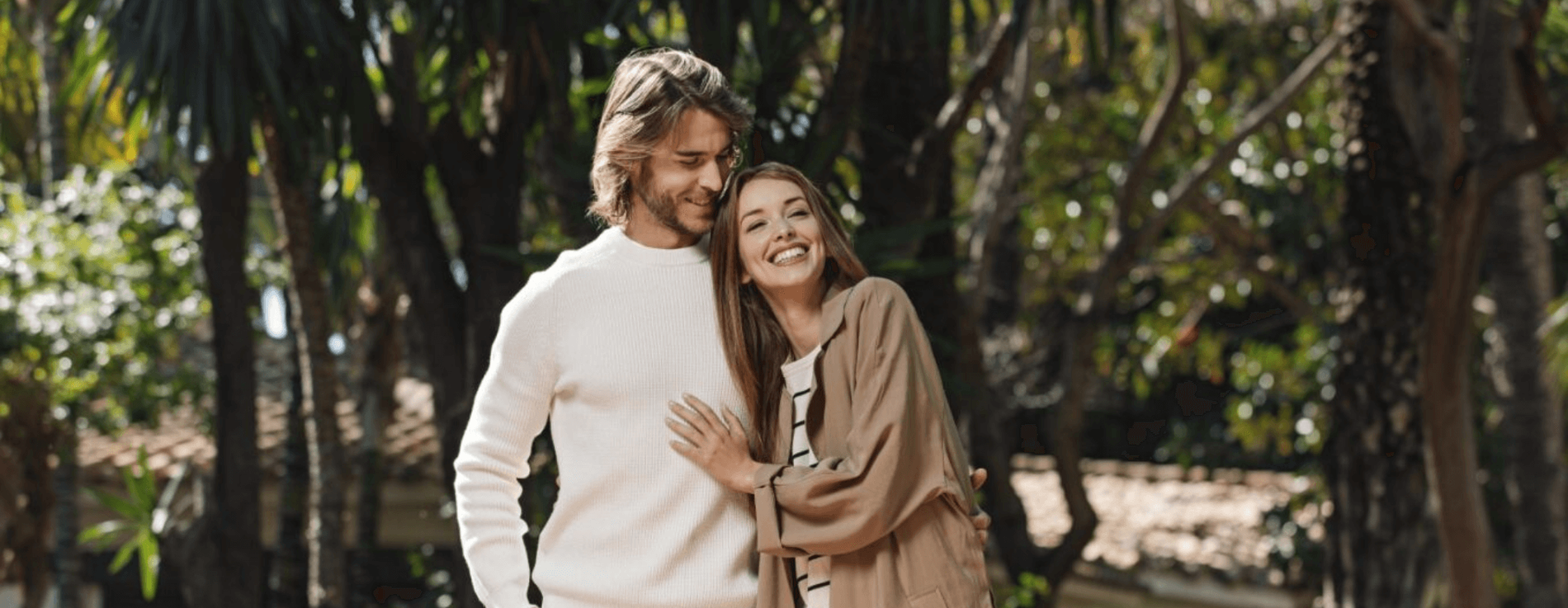 una mujer mira por la ventana de la habitación no 9