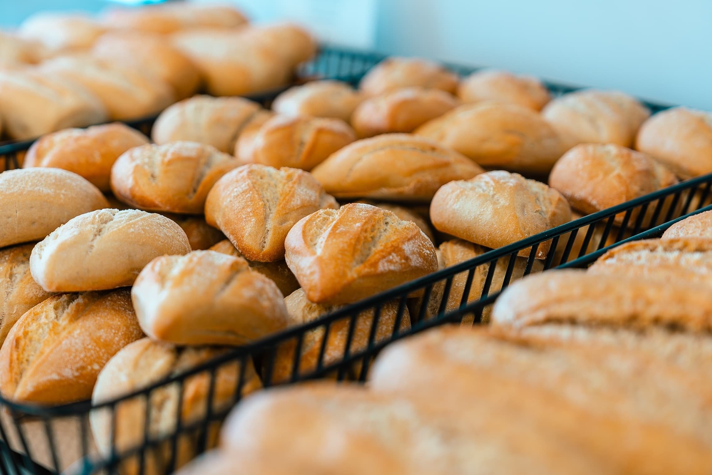 a bunch of rolls are sitting in a basket