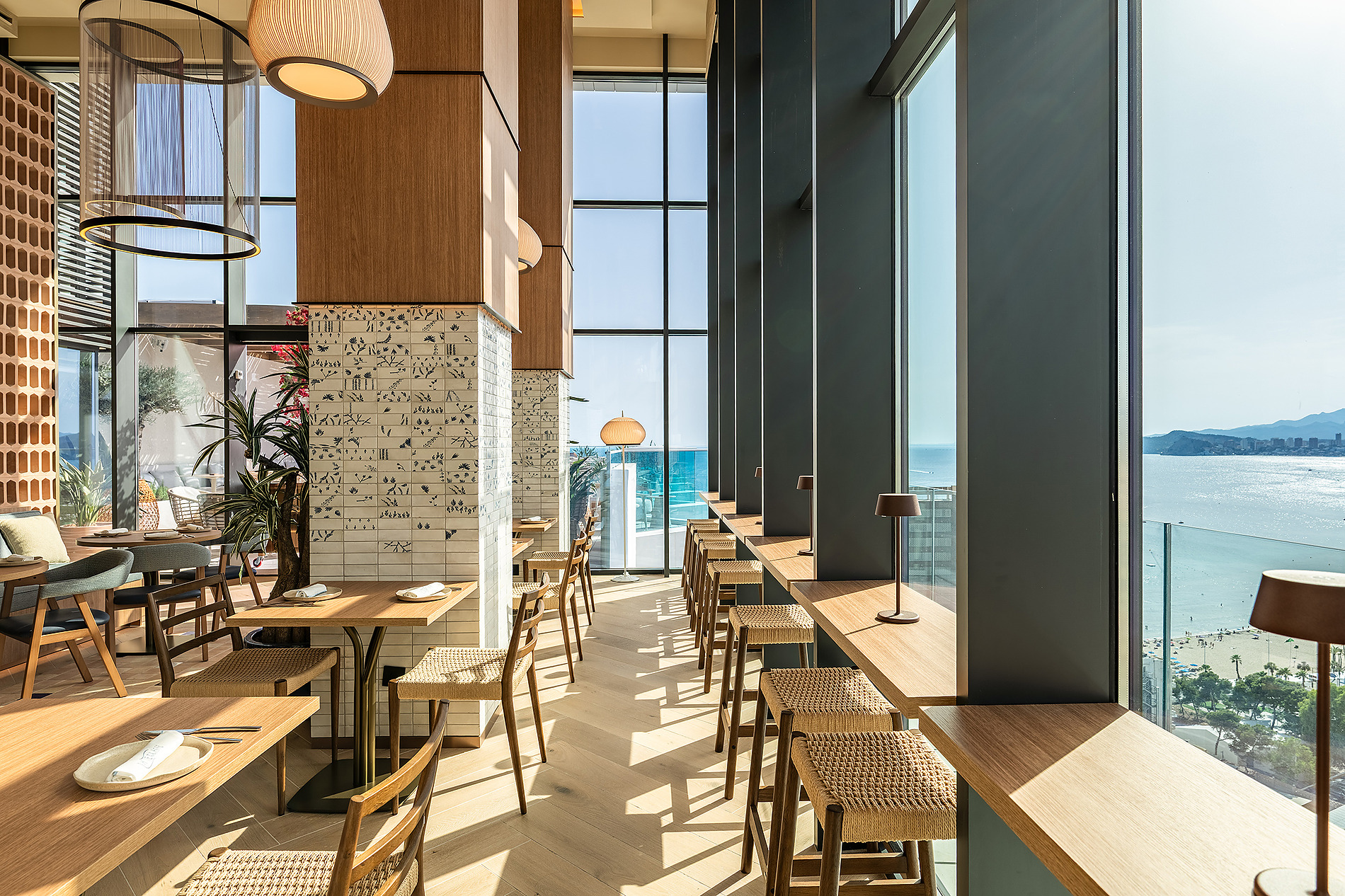 Comedor elegante con vistas al mar, ideal para Port Benidorm Hotel & Spa | Alicante | Port Hotels | Web oficial.