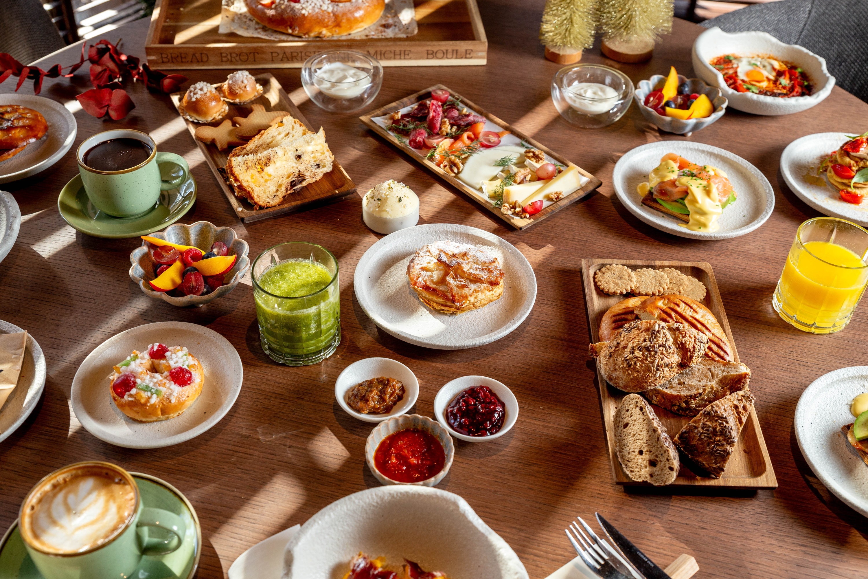 Hotel breakfast at Port Hotels: Huerto del Cura with fruits, pastries, and coffee.