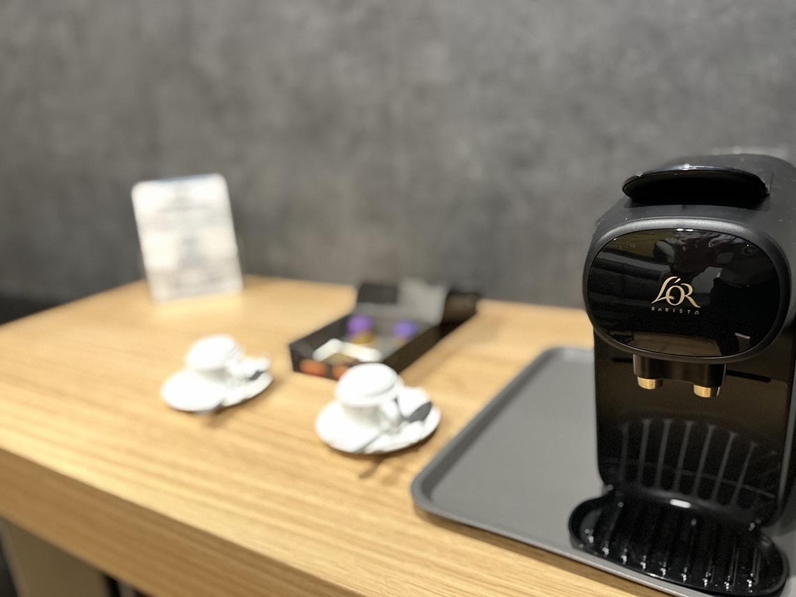 una máquina de café con la palabra barista en la parte superior