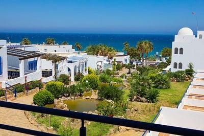 Hotel El Puntazo: vistas al mar, piscina y jardines exuberantes. - 