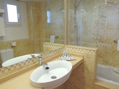 a bathroom with a sink and a mirror that says ' hotel centro ' on it