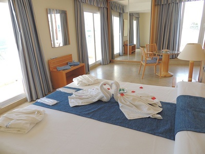 a hotel room with two swans made out of towels on the bed