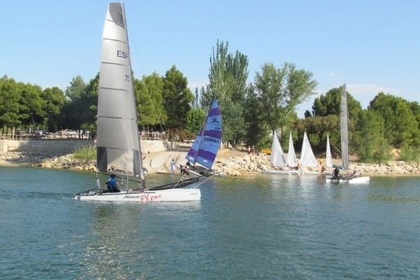 a sailboat with the number 7 on the sail