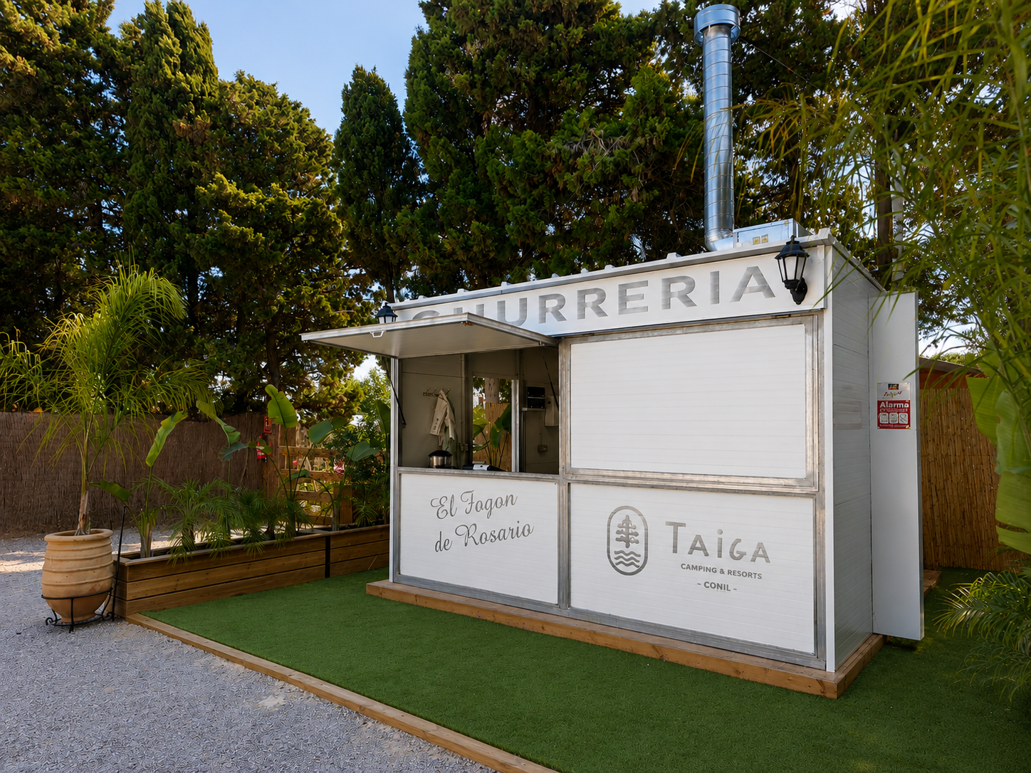 Food truck 'El Fogón de Rosario' à Taiga: Corporativa, avec pelouse artificielle.