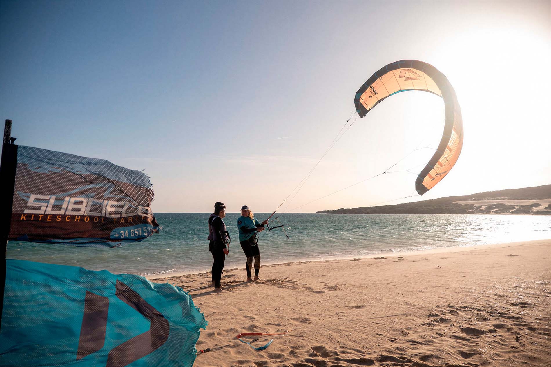 Instructor de kitesurf en Tarifa, Taiga: Corporativa.
