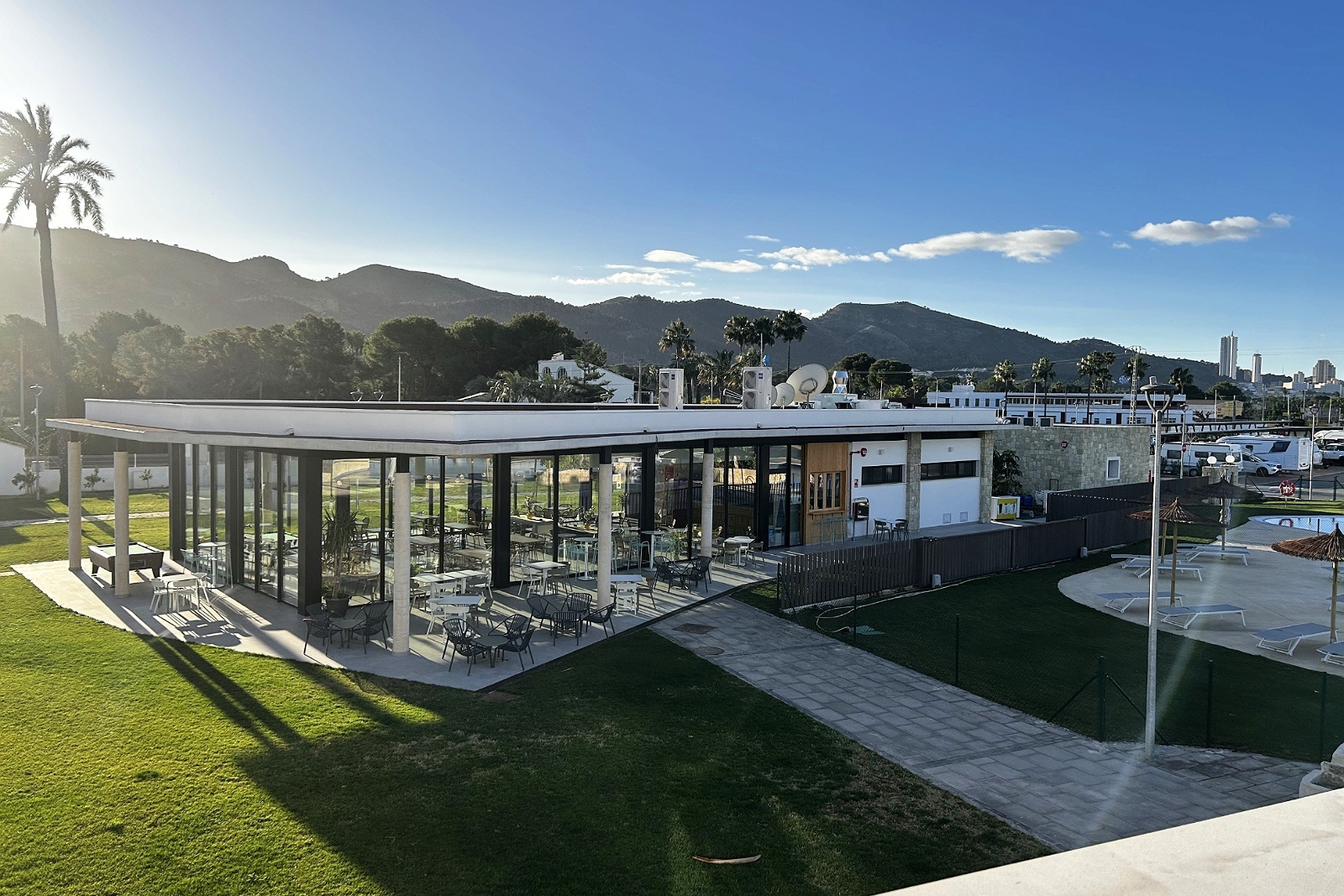 Gläsernes Restaurant im TAIGA Tarifa Punta Paloma | TAIGA | Camping & Resorts