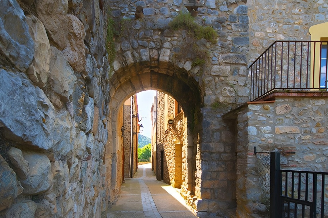 a large building with a dome on top of it