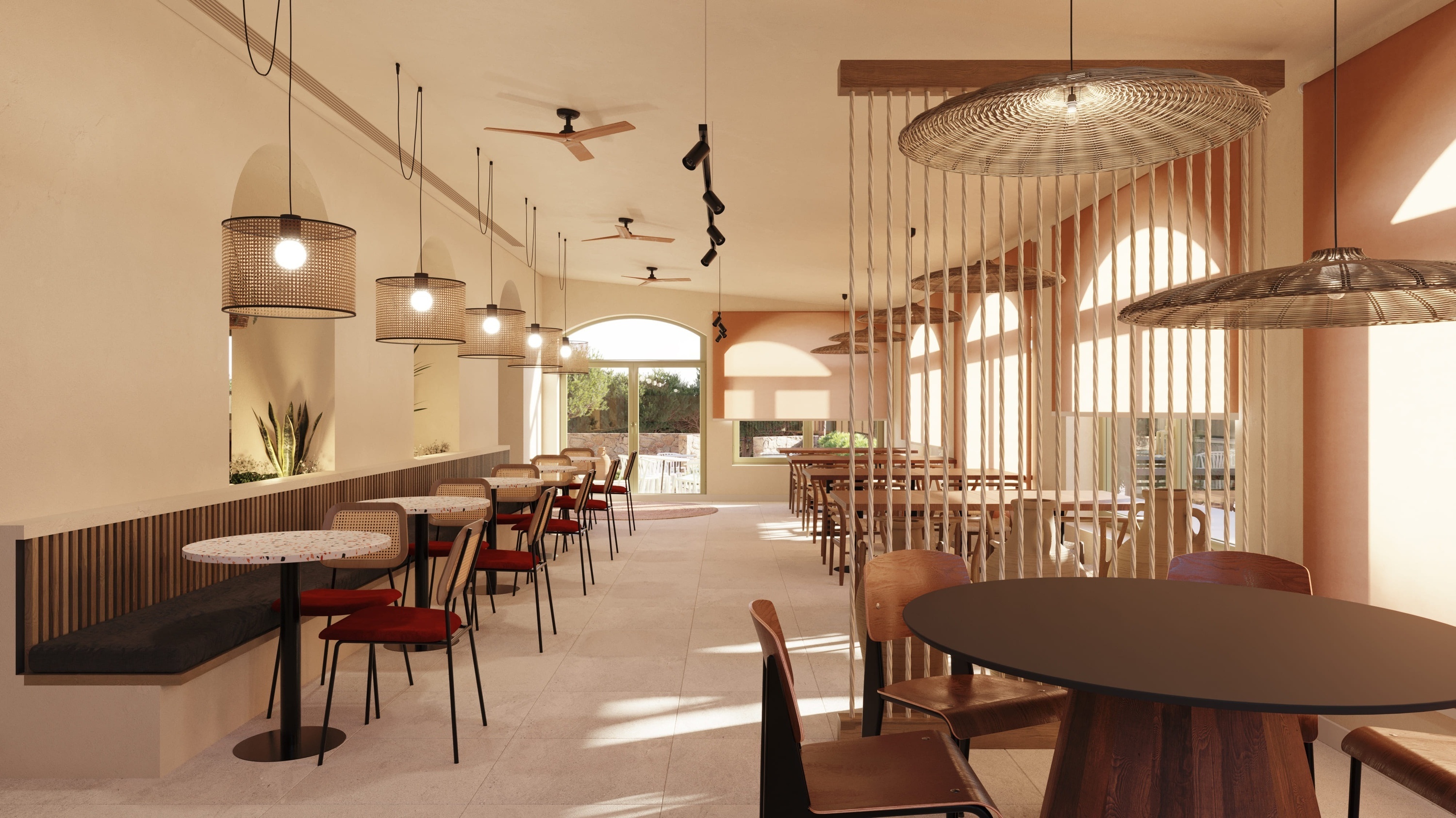 une salle à manger avec de nombreuses tables et chaises